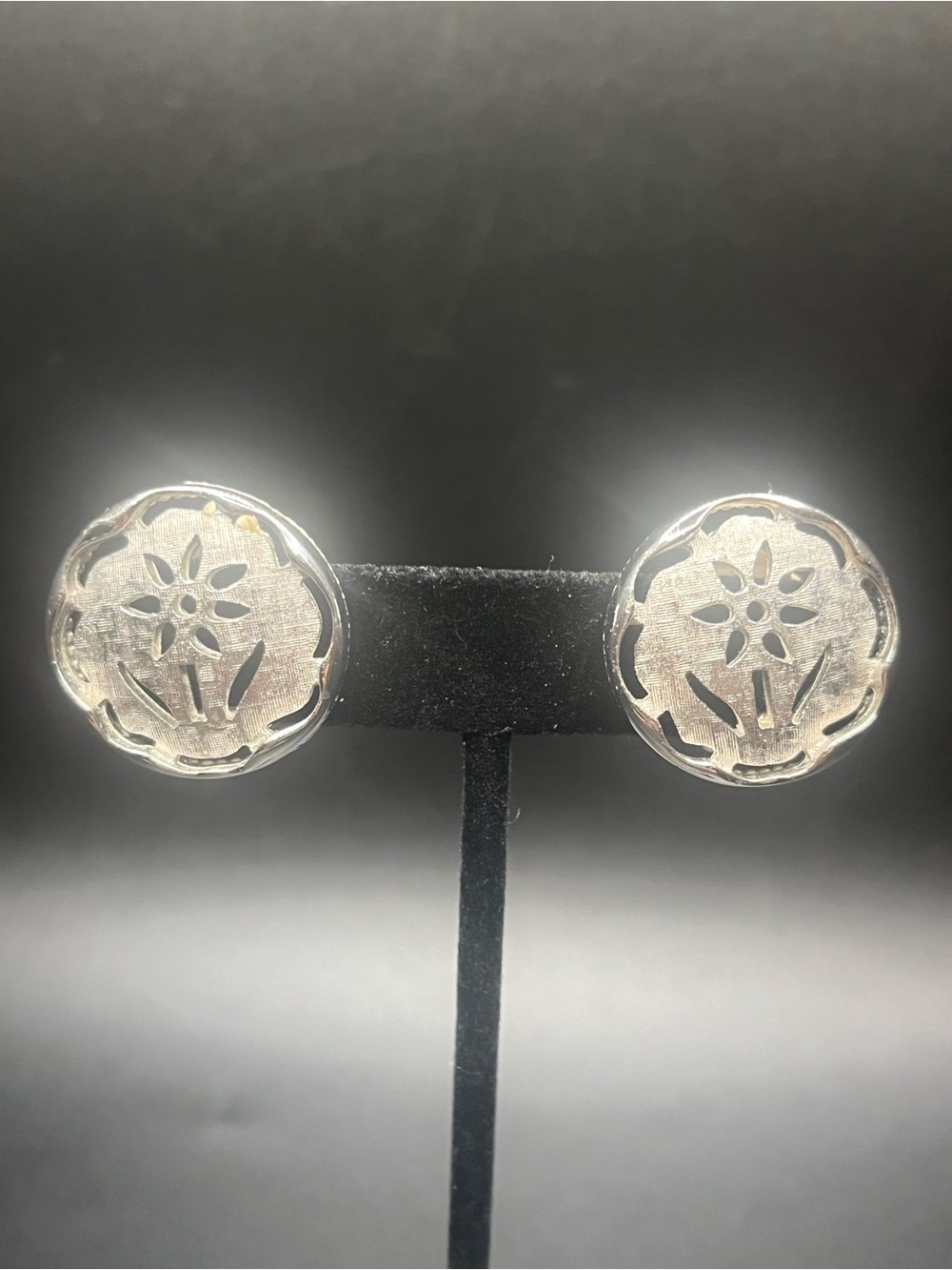 Vintage Sarah Coventry Silver Tone Floral Filigree Clip-On Earrings